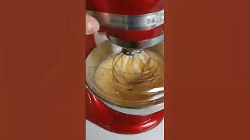 KitchenAid Artisan beating eggs with mixer model 5KSM175PSECA